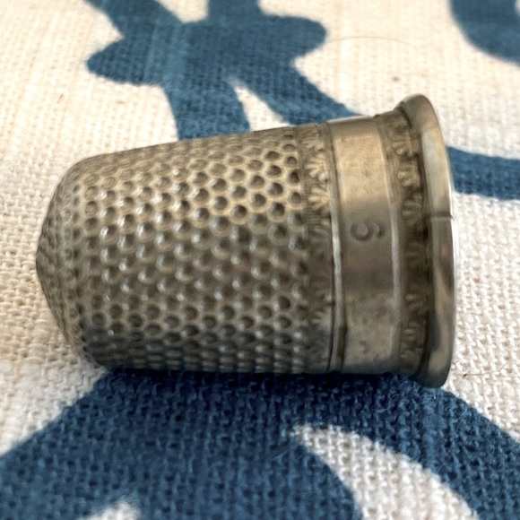Antique Victorian Women’s Sew Sewing Quilt Thimble Sterling 925 Honeycomb 9 Long - Picture 3 of 5